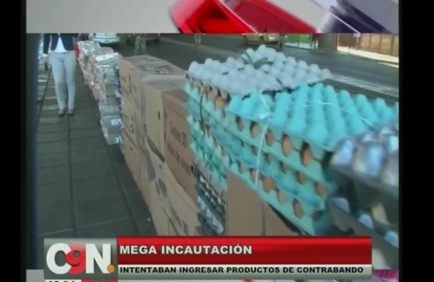 Mega incautación de alimentos en contrabando en el Puente Internacional de la Amistad