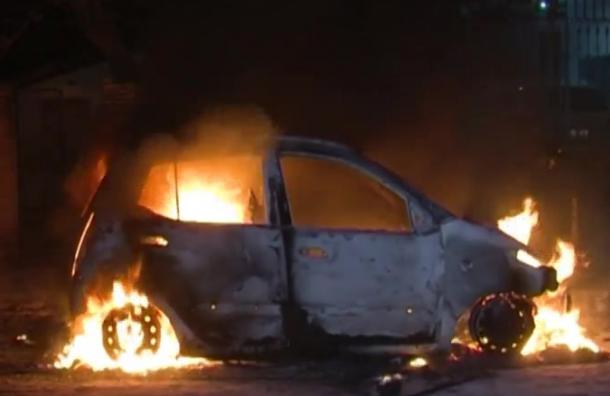 Incendiaron vehículo de la ex modelo Karen Brizueña