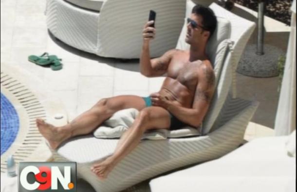 [Farándula] Ricky Martin exhibió su figura bajo el sol de España