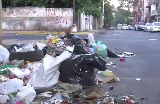 Vecinos del Microcentro denunciaron basural en Caballero y Domínguez