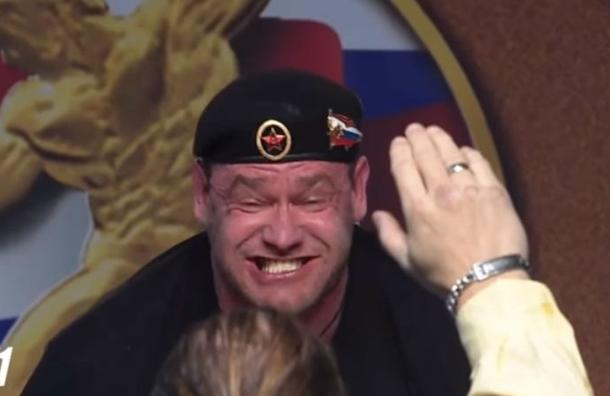 El impactante momento en que un pesista ruso levanta 426 kilos y le explota la nariz 