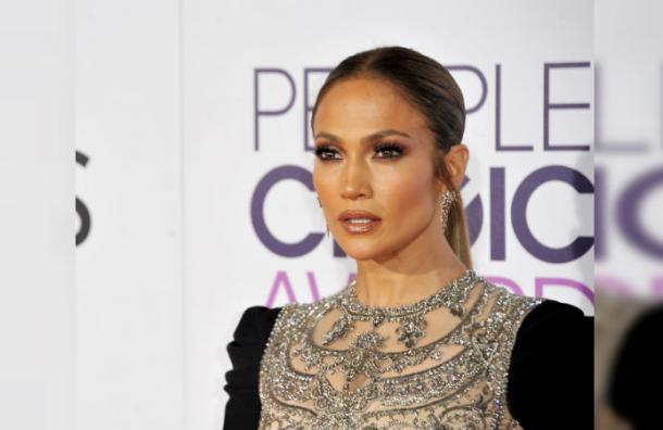 Jennifer Lopez sorprende con video sin ninguna gota de maquillaje y así luce
