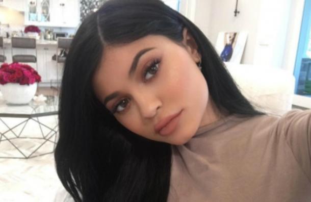 La atrevida foto que Kendall Jenner le tomó a Kylie y que desató polémica en las redes sociales