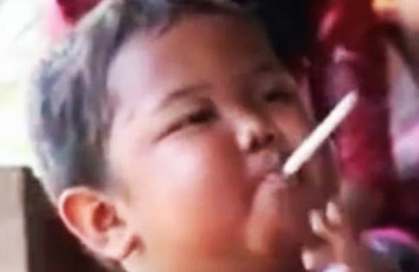 ¿Recuerdas al niño que fumaba 40 cigarrillos al día? Casi todo lo que te dijeron de él era una mentira