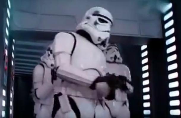 El stormtrooper que se golpeó la cabeza en Star Wars reapareció y habló sobre ello tras años de silencio